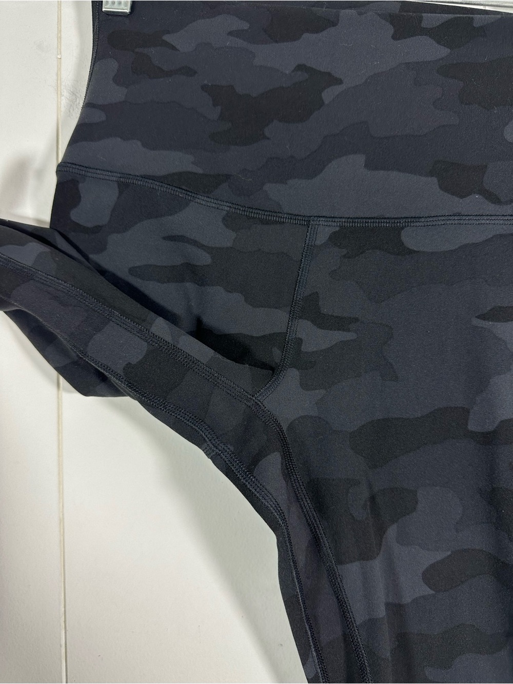 lululemon Sz 4 Women’s Ankle Leggings Black & Gray Camo Yoga Athletic Pants - Picture 3 of 9
